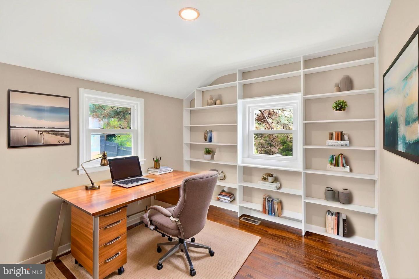 Virtually staged room in 2213 S Dinwiddie St, Claremont, Arlington, listed by David Mount