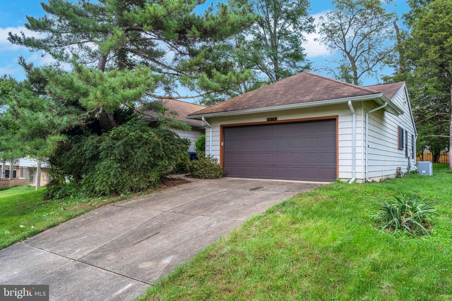 Single-family home in the Bent Tree neighborhood of Burke, VA that David Mount helped military buyer clients win with a VA loan