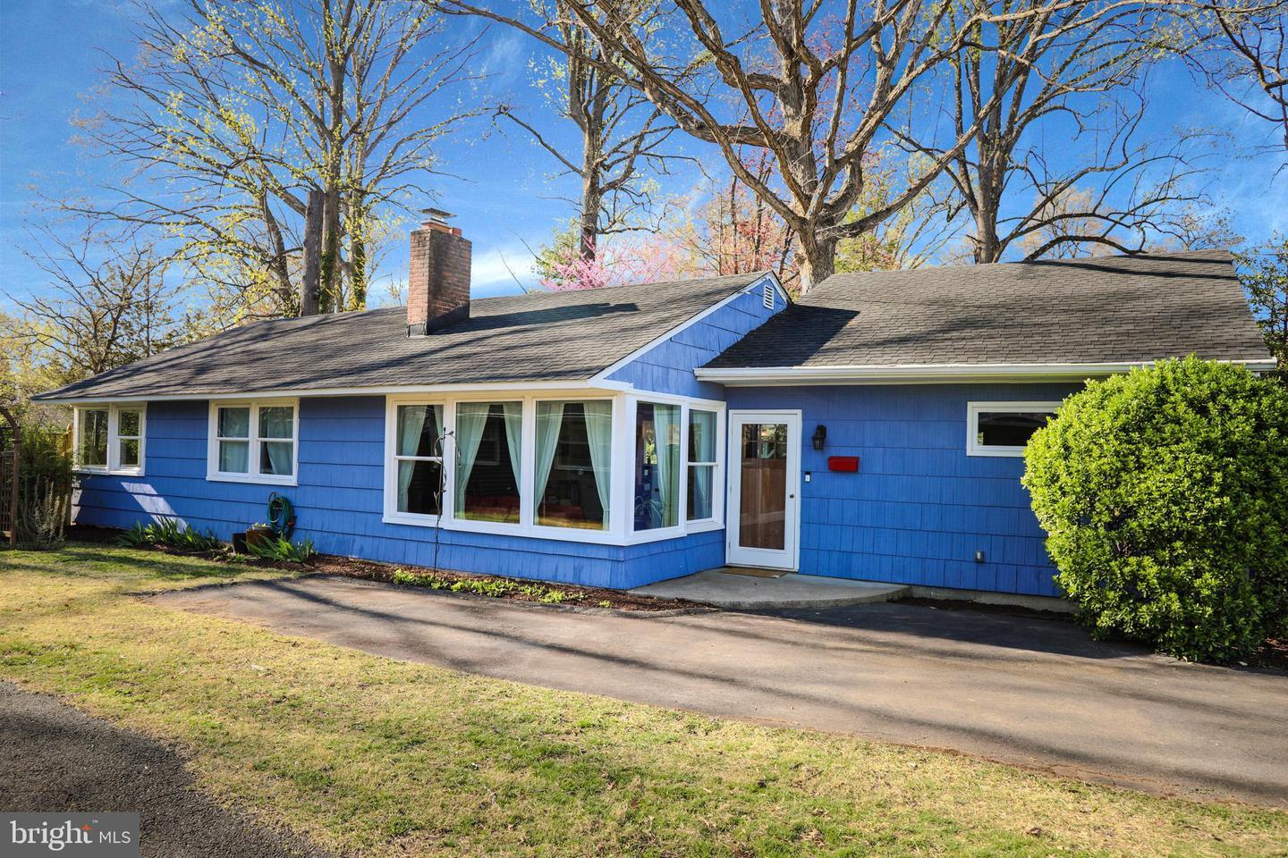 Single-family home in Woodley, Falls Church, VA, won by first-time buyers against multiple offers with David Mount